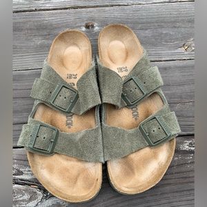 Birkenstock Arizona suede sandals in Thyme